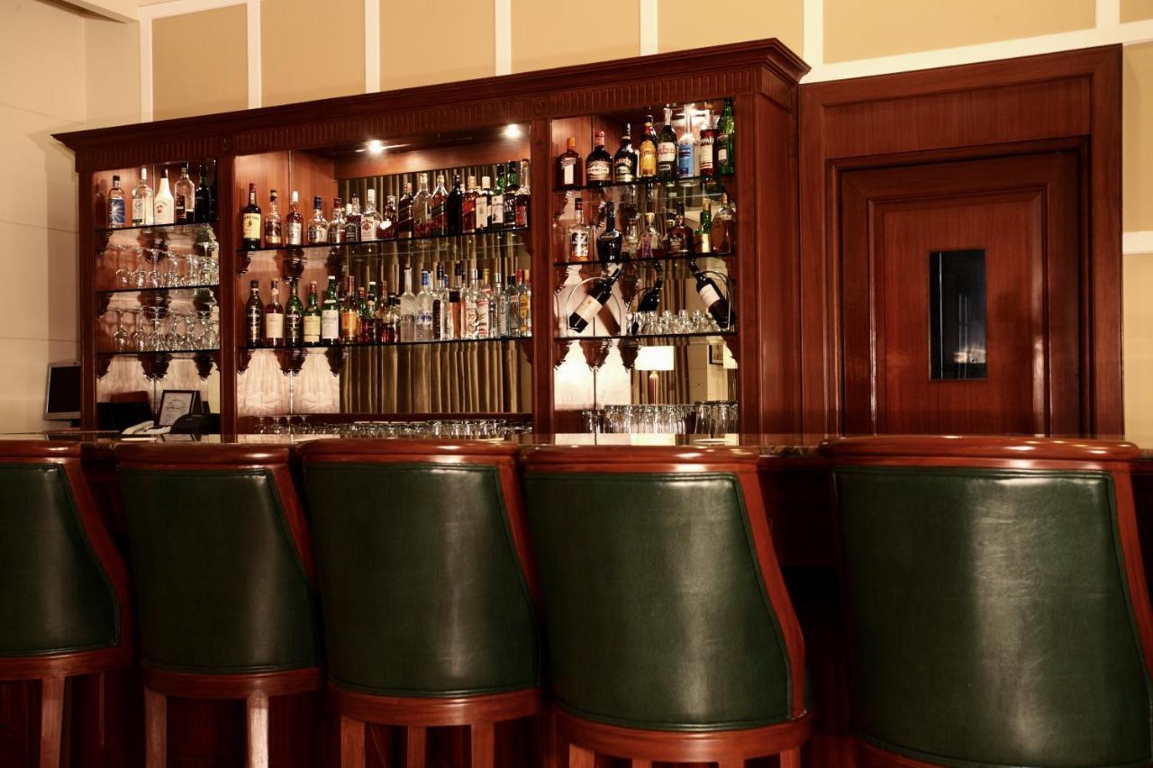 古尔冈 Dlf Club 3酒店 外观 照片