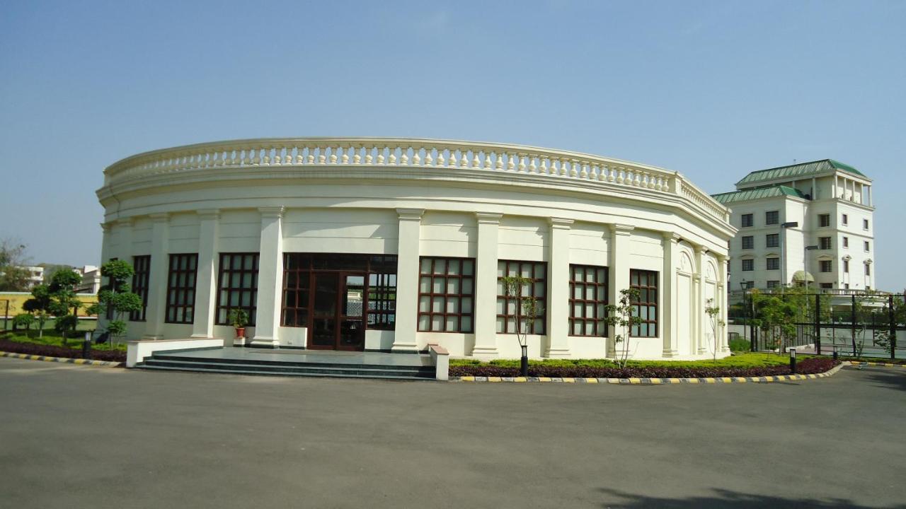 古尔冈 Dlf Club 3酒店 外观 照片