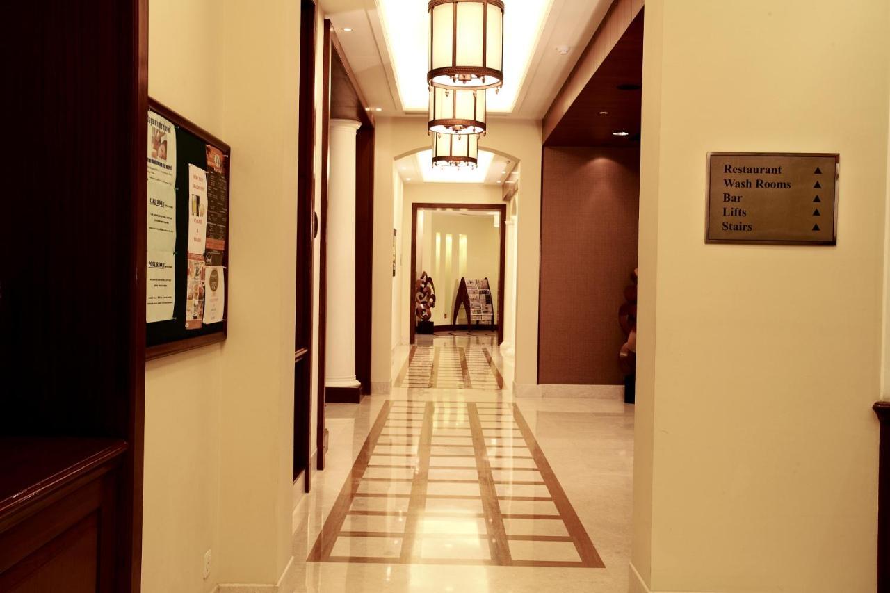 古尔冈 Dlf Club 3酒店 外观 照片